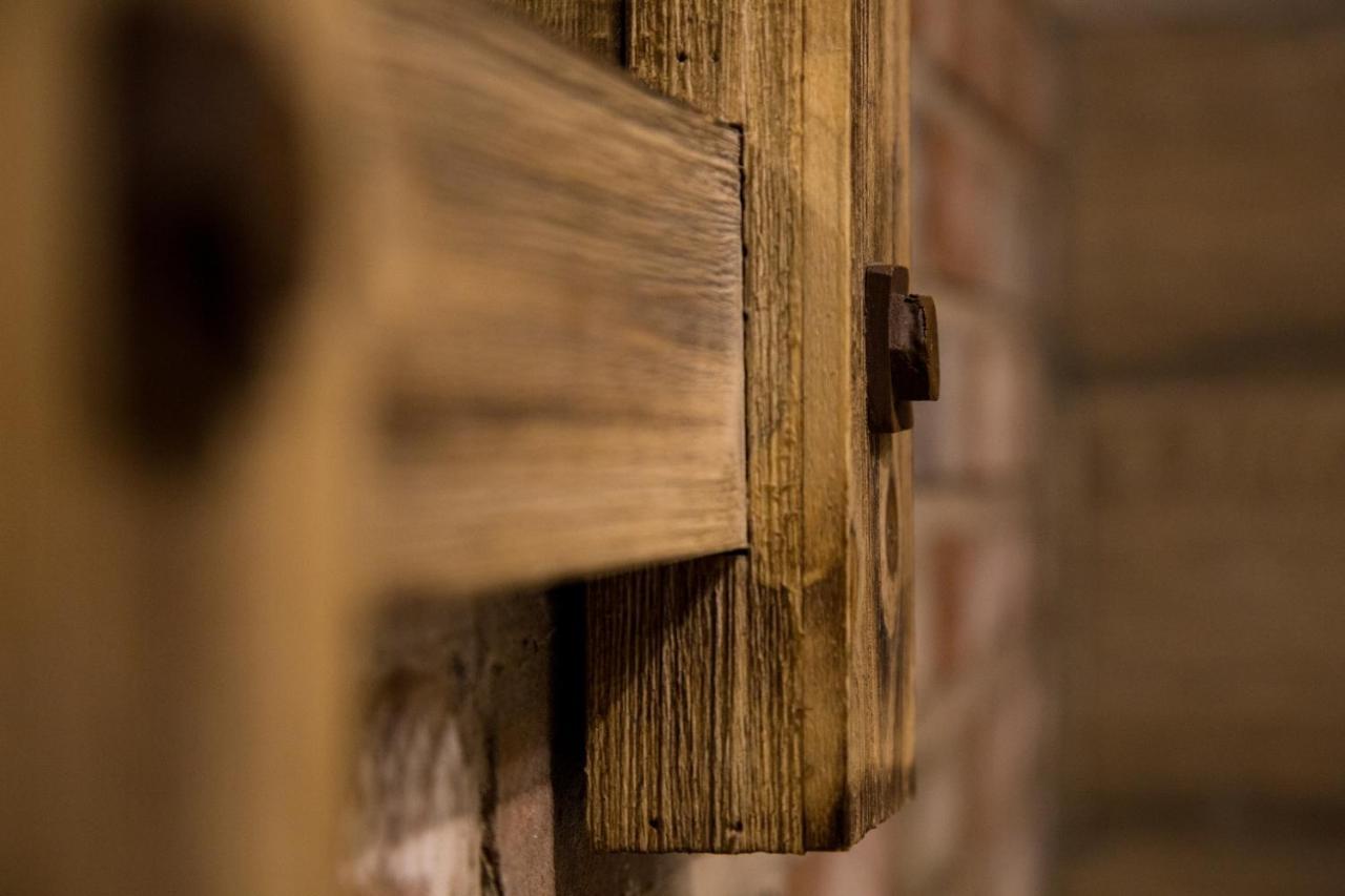 Winckley Stays Престон Екстер'єр фото A simple wooden lock